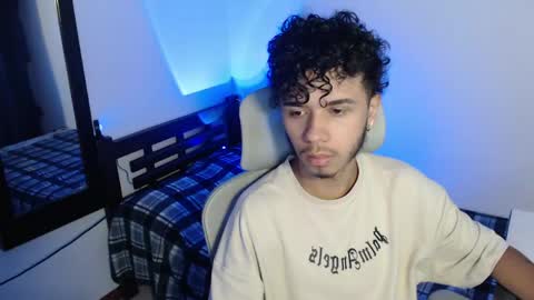 Snapshot of axelldark chatting on April 3, 7:23 pm axelldark online show from April 3, 7:23 pm