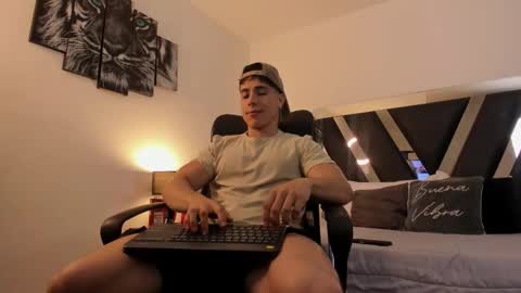 axelmartinezz online show from March 7, 10:40 pm