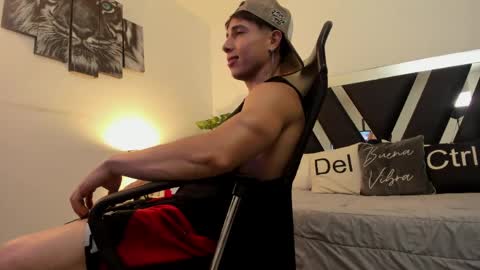 axelmartinezz online show from May 9, 9:09 pm
