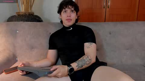 Snapshot of axelraven chatting on October 21, 7:58 pm Axel Raven online show from October 21, 7:58 pm