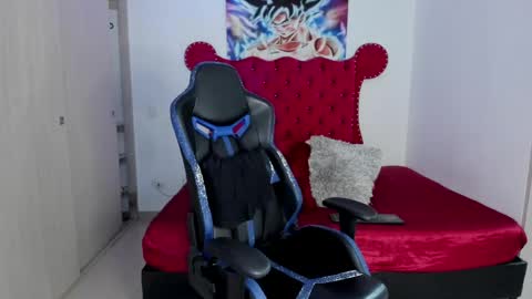 Axel online show from April 4, 12:02 pm