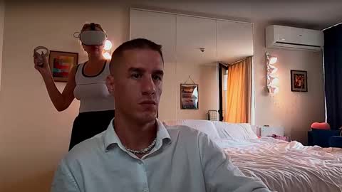 Axl online show from October 8, 8:01 am