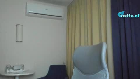 Axl online show from May 11, 4:59 pm