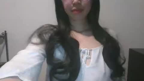 Snapshot of axuepetitt chatting on December 21, 1:58 am axue online show from December 21, 1:58 am