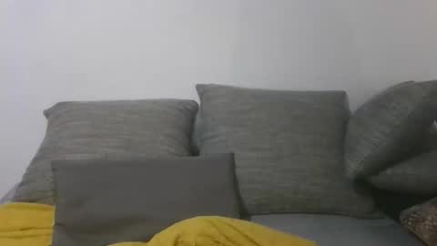 Snapshot of axuepetitt chatting on December 22, 8:50 pm axue online show from December 22, 8:50 pm