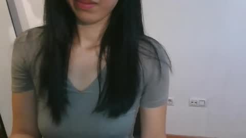 Snapshot of axuepetitt chatting on February 9, 10:14 pm axue online show from February 9, 10:14 pm