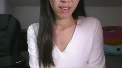 axue online show from May 13, 8:27 pm