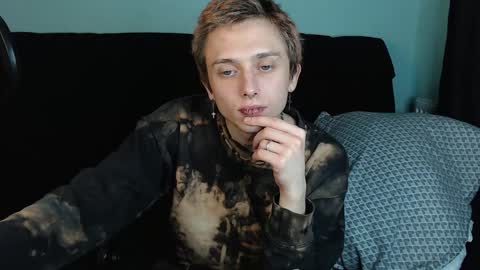 Ian skinny Slawa online show from December 4, 4:38 pm