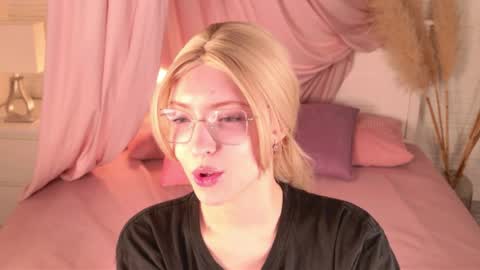 Snapshot of aya_muse chatting on April 2, 1:53 pm aya_muse online show from April 2, 1:53 pm