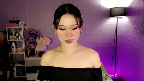 AYAHOSHILOVESYOU online show from April 19, 5:29 am
