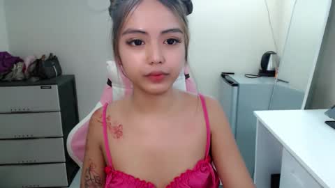 ayalvrs18 online show from October 2, 2:57 pm