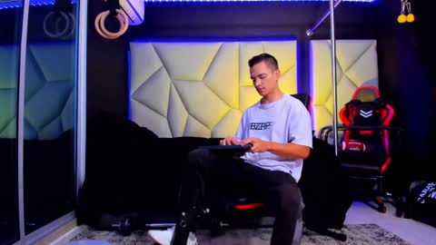 Ayden Miller online show from November 26, 1:45 pm