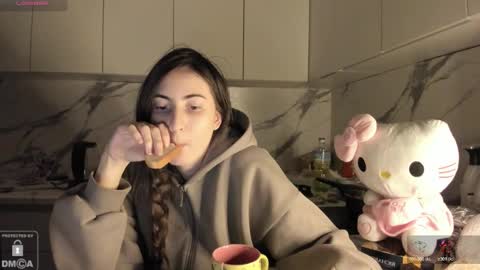 Ayesha online show from February 3, 9:09 pm