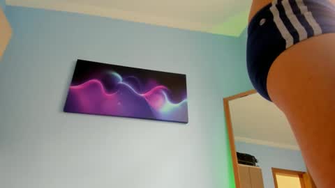 Andr  online show from October 3, 1:52 pm