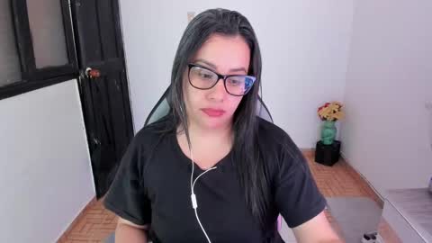 SandyMODELINDEPENDIENT online show from February 2, 7:09 am