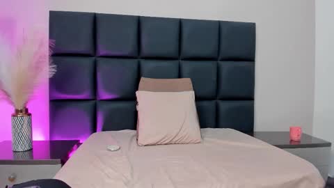 AylaStonne online show from February 6, 7:17 pm