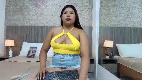 Snapshot of ayleen_collins chatting on July 6, 7:27 pm Ayleen Collins online show from July 6, 7:27 pm