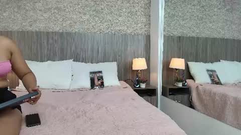 Snapshot of ayleen_collins chatting on July 12, 7:27 pm Ayleen Collins online show from July 12, 7:27 pm