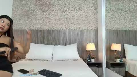 Snapshot of ayleen_collins chatting on July 13, 7:27 pm Ayleen Collins online show from July 13, 7:27 pm