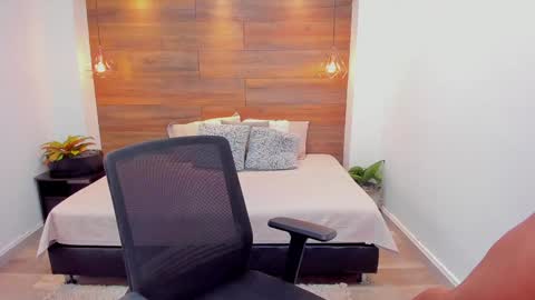 Snapshot of ayleen_dunkann chatting on December 29, 5:54 pm Ayleen online show from December 29, 5:54 pm