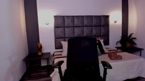 Snapshot of ayleen_dunkann chatting on February 1, 3:28 pm Ayleen online show from February 1, 3:28 pm