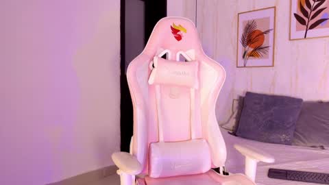 Snapshot of ayleen_dunkann chatting on September 18, 12:18 pm Ayleen online show from September 18, 12:18 pm