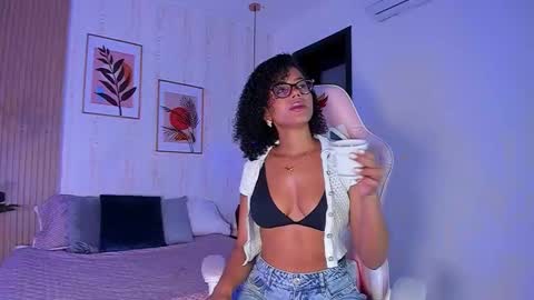 Snapshot of ayleen_dunkann chatting on October 20, 12:49 pm Ayleen online show from October 20, 12:49 pm