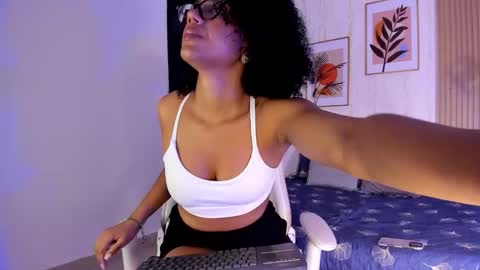 Snapshot of ayleen_dunkann chatting on October 22, 12:27 pm Ayleen online show from October 22, 12:27 pm