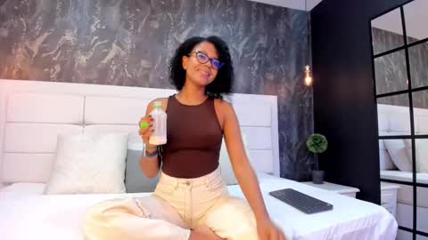 Ayleen online show from March 14, 1:38 pm