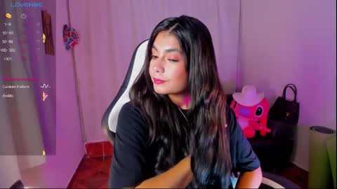 Snapshot of aylenmiller_ chatting on February 17, 3:14 am Aylen online show from February 17, 3:14 am