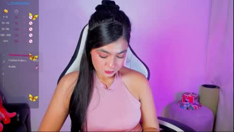 Snapshot of aylenmiller_ chatting on February 22, 12:23 am Aylen online show from February 22, 12:23 am