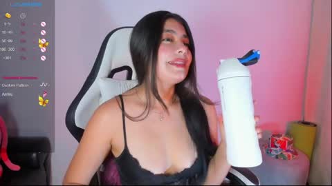 Snapshot of aylenmiller_ chatting on March 27, 1:22 am Aylen online show from March 27, 1:22 am