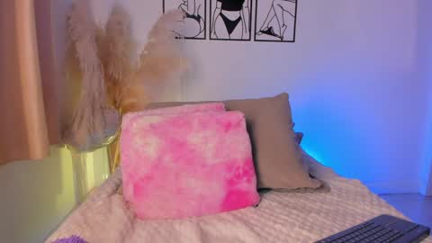 Snapshot of aylinz chatting on April 4, 12:24 pm Alish online show from April 4, 12:24 pm