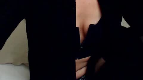 Snapshot of aylynrichard chatting on October 16, 5:08 am aylynrichard online show from October 16, 5:08 am