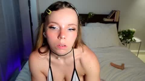 Snapshot of ayralust chatting on February 1, 11:32 am Ayra Lust online show from February 1, 11:32 am