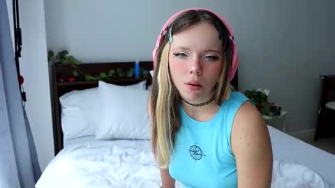 Snapshot of ayralust chatting on March 8, 4:23 am Ayra Lust online show from March 8, 4:23 am