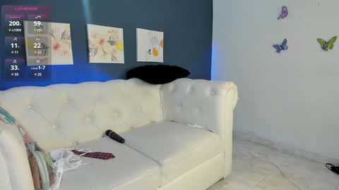 Snapshot of azahaara_ chatting on December 7, 2:31 am azah online show from December 7, 2:31 am