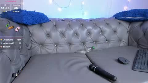 Snapshot of azahaara_ chatting on February 9, 5:50 am azah online show from February 9, 5:50 am