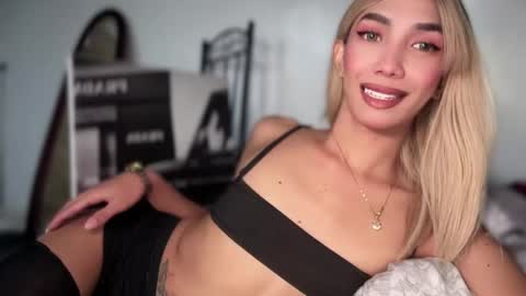 azalea_cum69 online show from May 20, 3:13 am