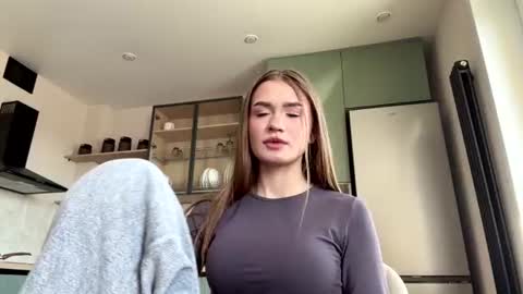 Lily online show from June 12, 9:30 am
