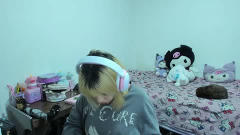 Azu Moure online show from September 26, 4:49 am