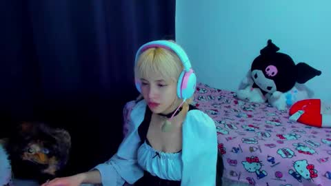 Azu Moure online show from February 27, 2:33 am