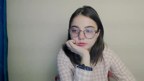 azumi_chan_ online show from March 21, 4:10 pm