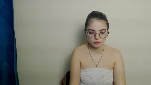 azumi_chan_ online show from March 23, 10:03 pm