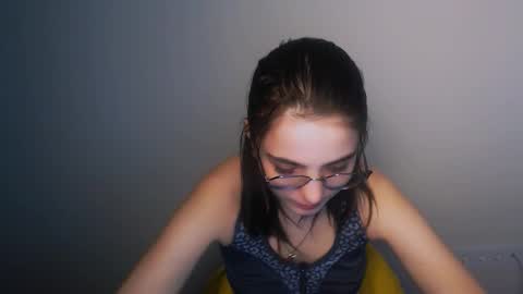 azumi_chan_ online show from March 28, 3:50 am