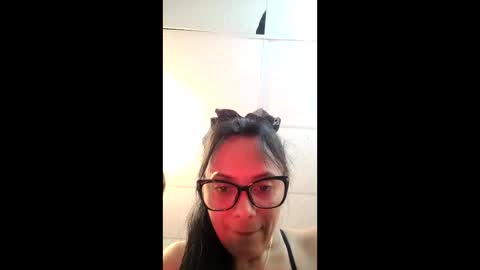 Snapshot of azura_lion chatting on April 16, 5:41 am azura lion online show from April 16, 5:41 am