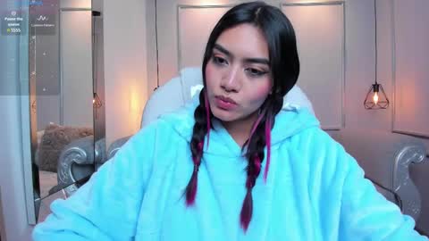 Azura online show from March 10, 10:45 pm