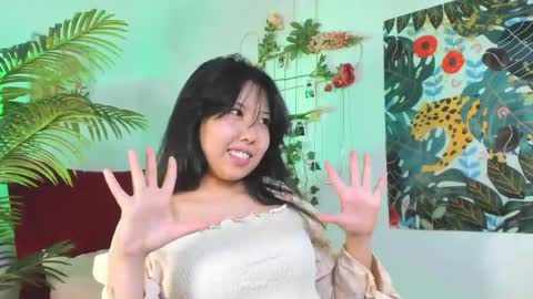 Mimi online show from May 2, 2:33 pm