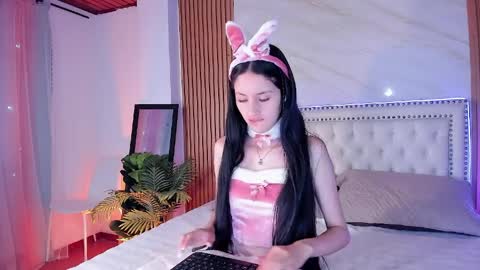 Snapshot of b_waynne chatting on April 1, 11:55 am BARBIE online show from April 1, 11:55 am