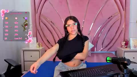 Snapshot of babe_vennus chatting on May 2, 8:25 pm Venus online show from May 2, 8:25 pm